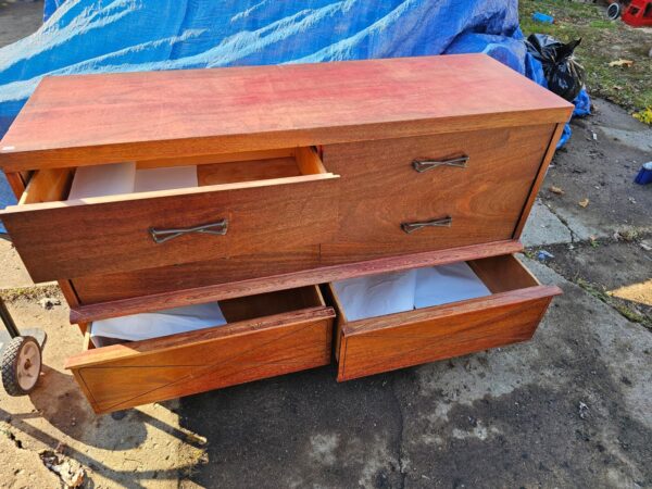 6 Drawer Dresser - Image 2